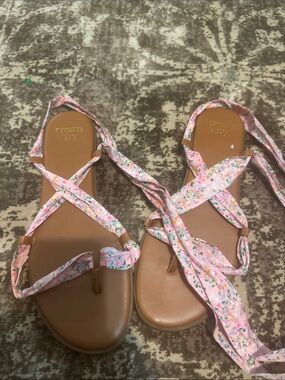 Crown & Ivy Pink Floral Wraparound Thong Sandals